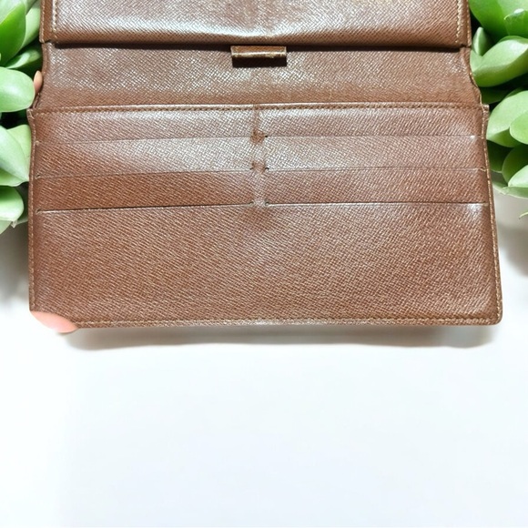 LOUIS VUITTON - Monogram Tri-fold for Men and Women - Picture 4 of 14